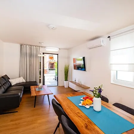 Apartments Vita *